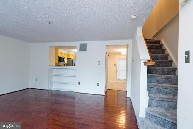 Building Photo - 2407 Bolton Ln