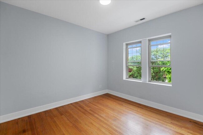 Foto del edificio - 2 bedroom in Chicago IL 60618