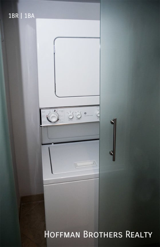 Building Photo - 1418 N Poinsettia Pl