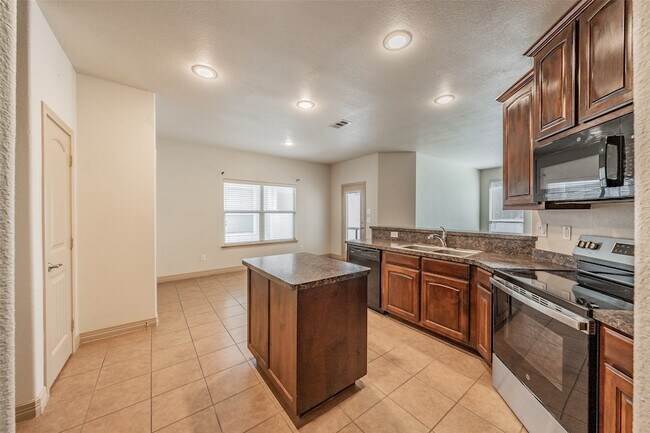 Building Photo - 8924 Manana St