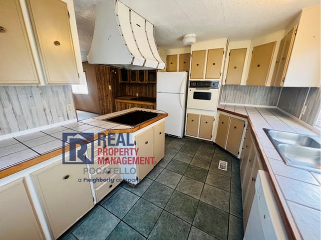 Building Photo - 3 bedroom 1 bath Mobile Home