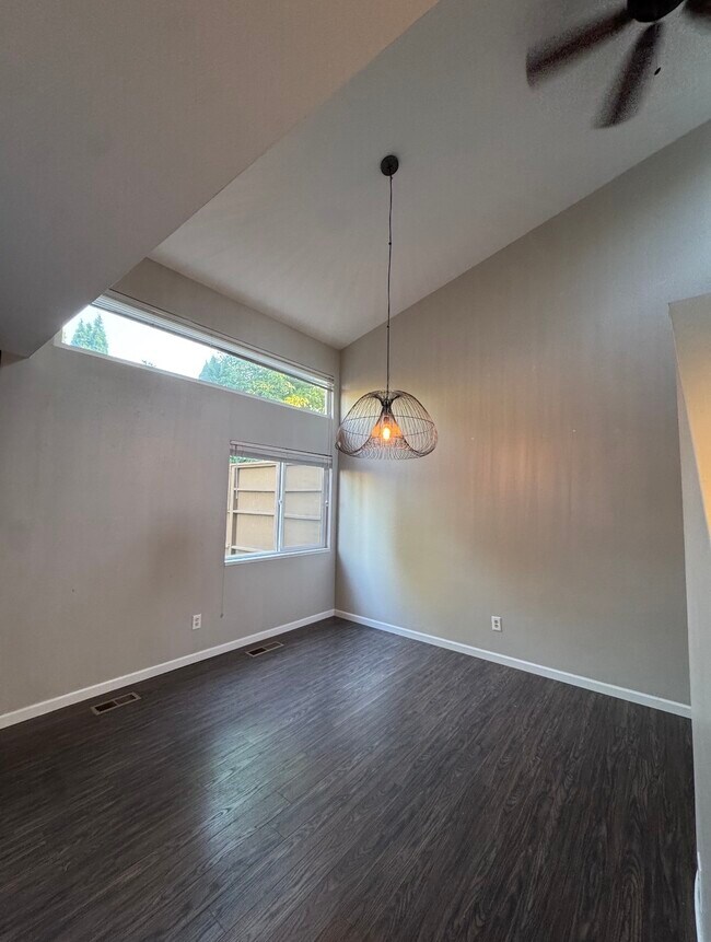 Foto del edificio - 1579 NW Eastbrook Ct