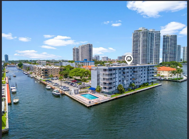 Foto del edificio - 4000 NE 170th St