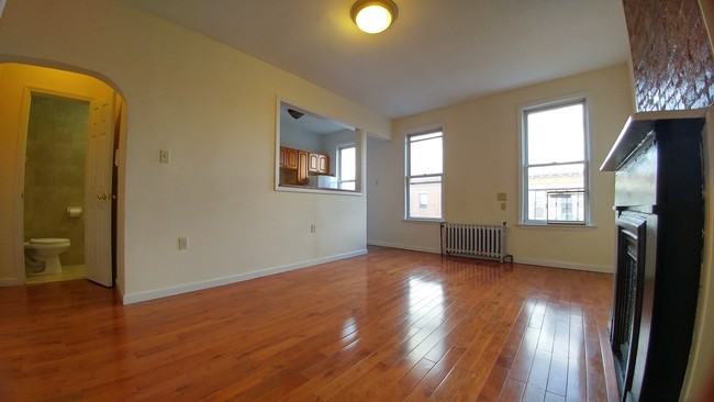 Building Photo - 556 17th St