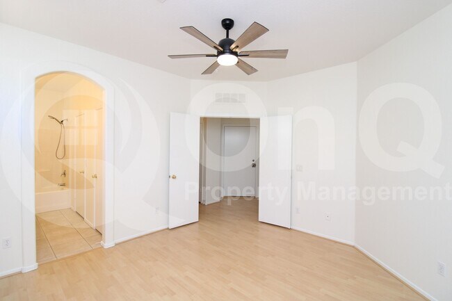 Foto del edificio - 9006 E Gable Ave