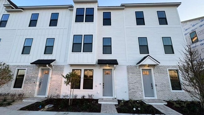 Building Photo - 15244 Groveside Rd