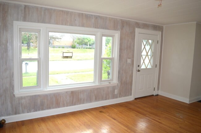 Building Photo - 1612 Packers Ave
