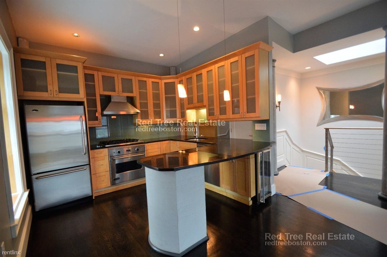 2 br, 1 bath - 13 Worcester Sq PH - 2 br, 1 bath  - 13 Worcester Sq PH