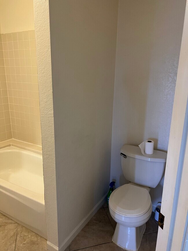 2541 Fulton Square Ln Unit 41, Sacramento, CA 95821 Condo for Rent in