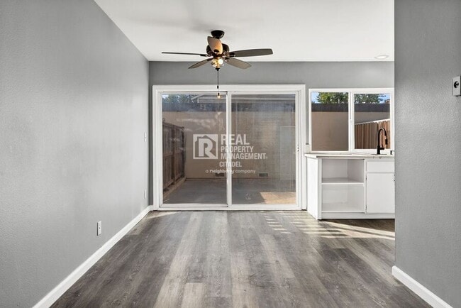 Foto del edificio - 11104 Grant Way