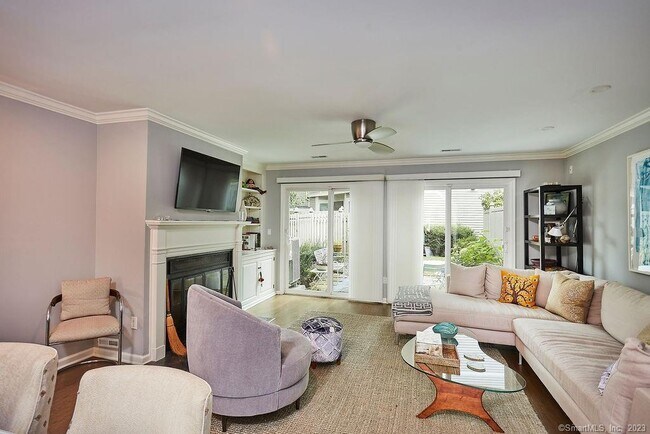 Foto del edificio - 44 Strathmore Ln