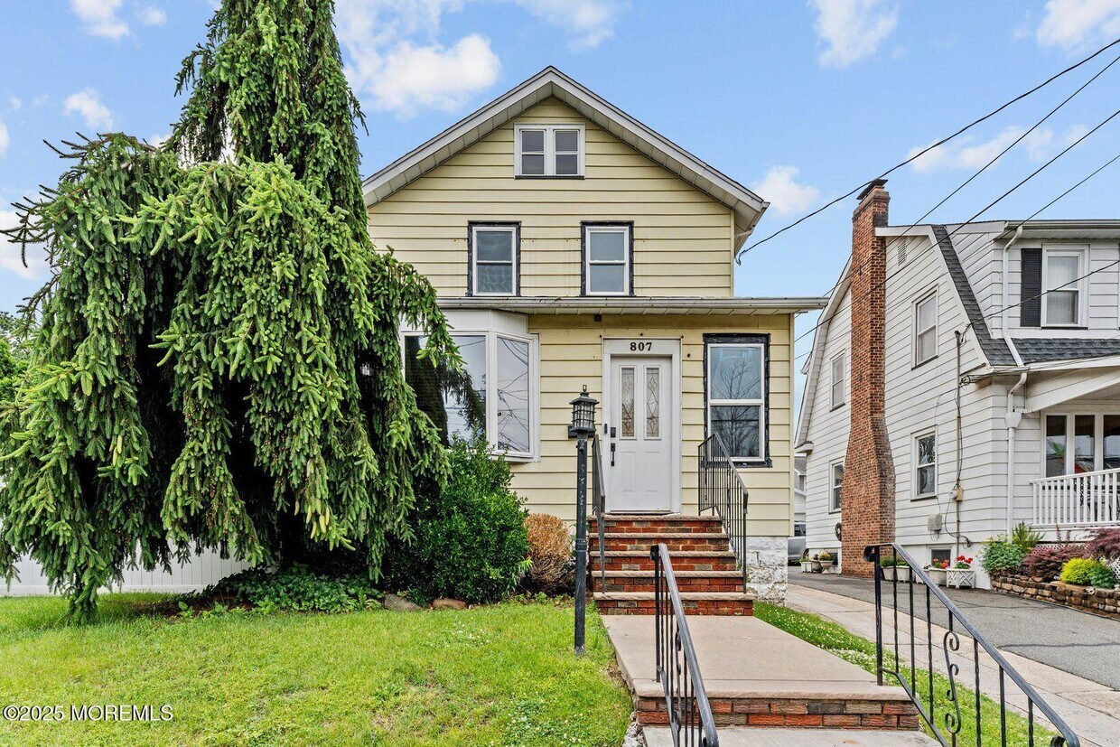 Primary Photo - 807 Chestnut St
