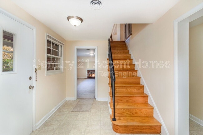 Building Photo - 5852 Lowell Ave