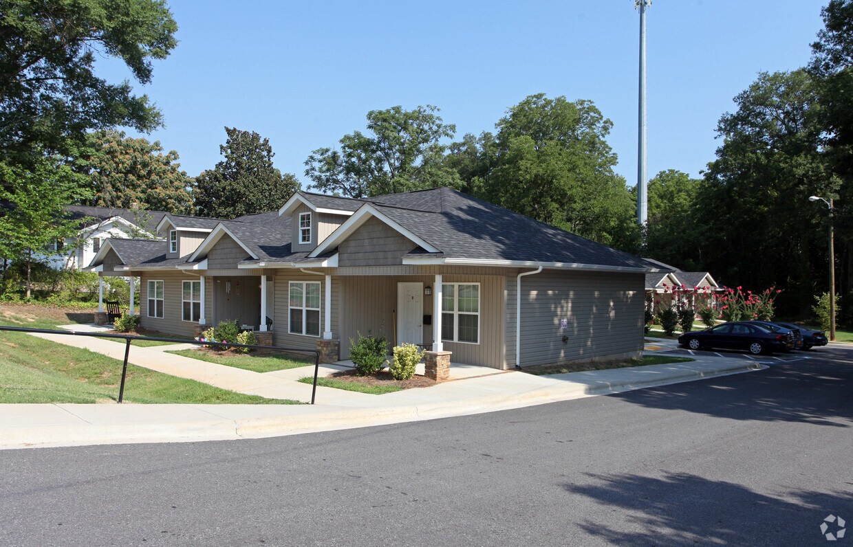 314 E 3rd Ave, Gastonia, NC 28054 Apartments in Gastonia, NC