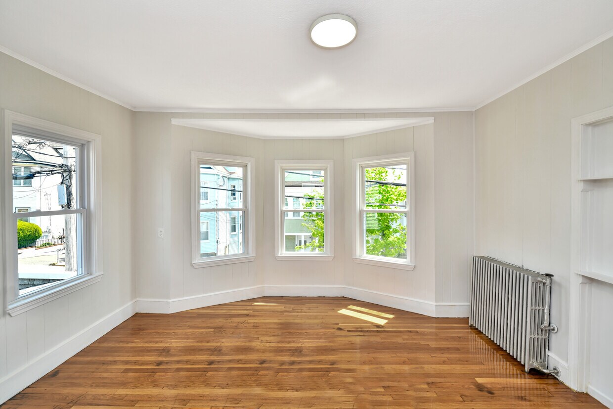 14 Cleveland Ave Unit 3, Everett, MA 02149 Condo for Rent in Everett, MA