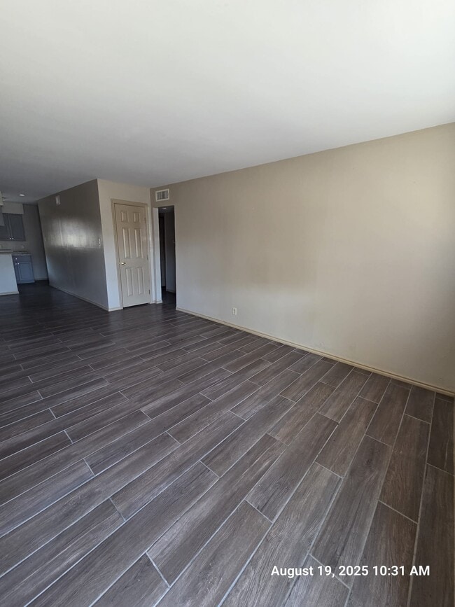 Building Photo - 605 Bustamante St