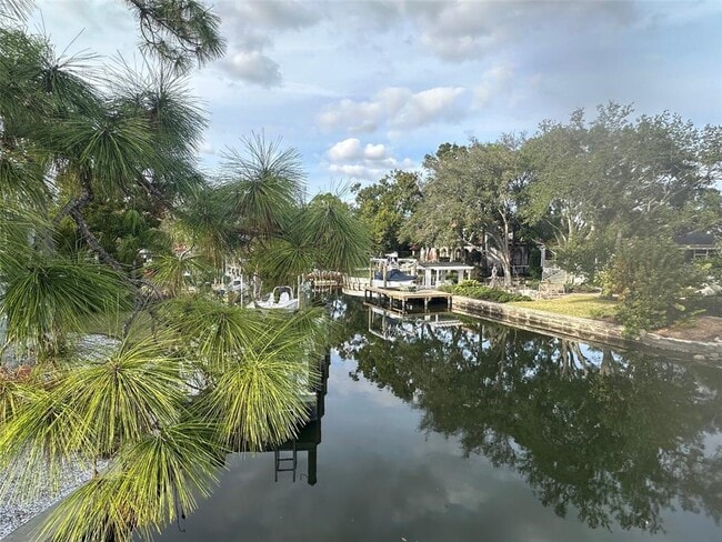 Building Photo - 2610 S Dundee St