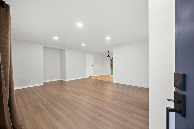 Foto del edificio - Light & Airy 2-Bedroom Olympia Home with Private Baths & Spacious Backyard!