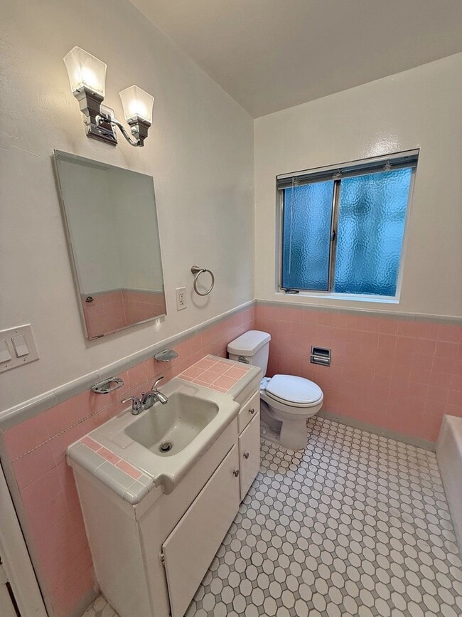 Building Photo - 1236 N Sweetzer Ave