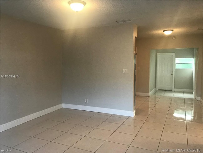 Building Photo - 3 br, 1 bath  - 2124 Garfield St
