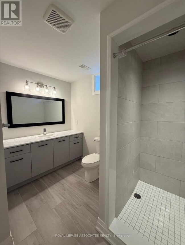 Photo du bâtiment - 45 John St W