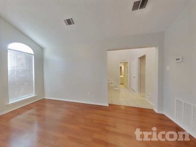 Foto del edificio - 2817 Laurel Hill Dr
