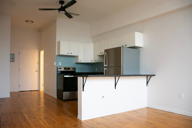 Photo du bâtiment - 67 Wyndham St S