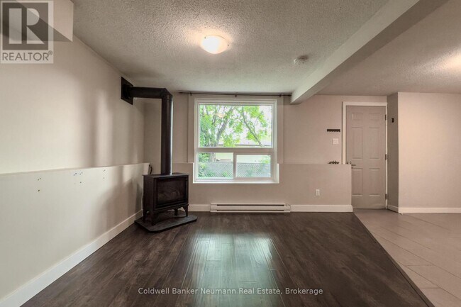 Photo du bâtiment - 723 Scottsdale Dr