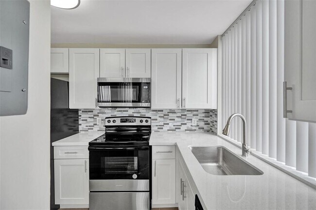 Foto del edificio - 4222 Inverrary Blvd