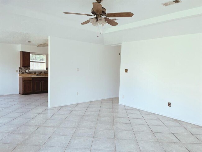 Building Photo - 10603 Village Trail Dr