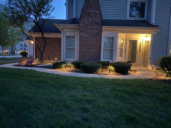 Foto del edificio - 227 Spring Creek Cir
