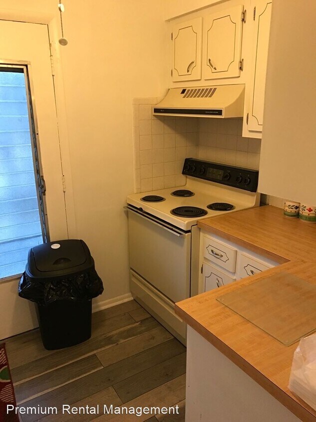 Primary Photo - 2 br, 1.5 bath House - 1700 6th St NW #27A