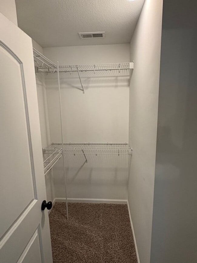 Building Photo - 3 Bedroom / 3 Bath Duplex in Washington