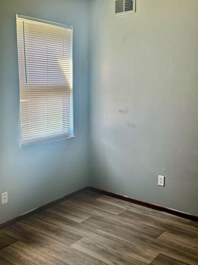 Foto del edificio - 8626 Lane Ave