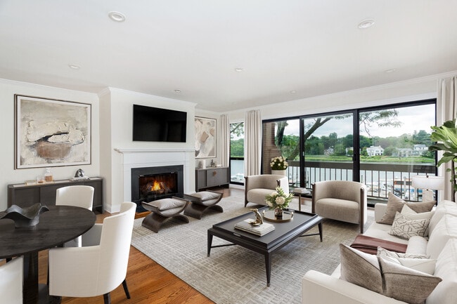 Building Photo - 15 River Rd