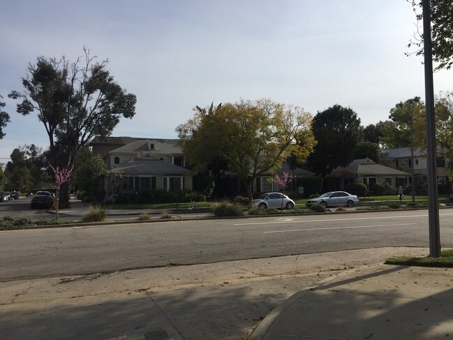 Front of Building - 10334 Riverside Dr