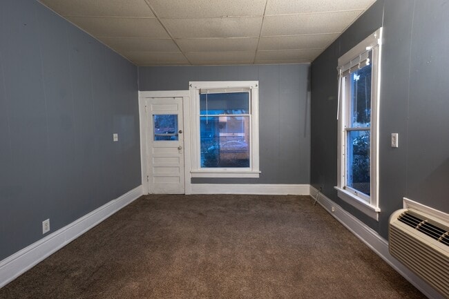 Building Photo - 326 S Exposition St