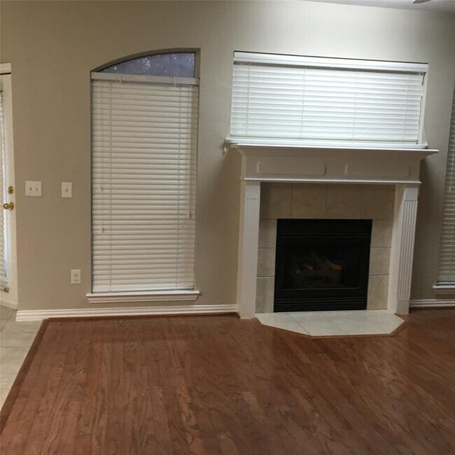 Foto del edificio - 3209 Marquette Dr