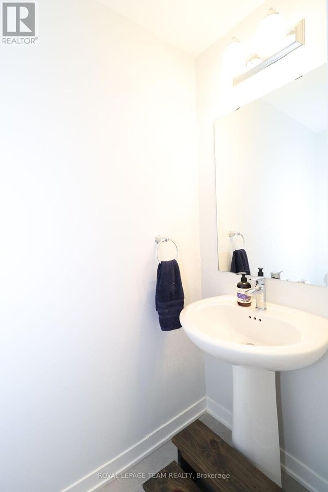 Building Photo - 36 Stitch Mews