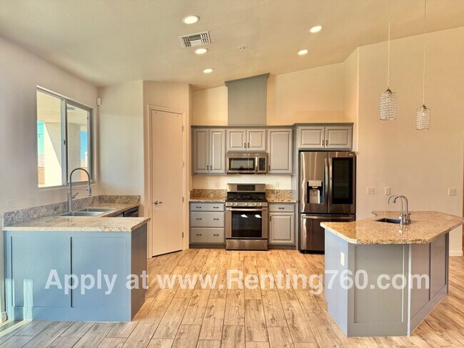 Foto del edificio - 4 Bedroom Home with Solar Panels and EV Ch...