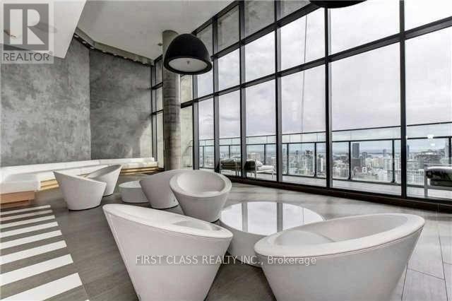 Photo du bâtiment - 45 Charles St E