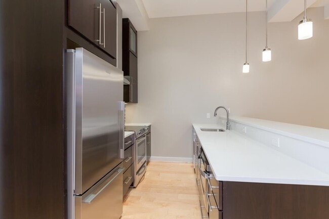 Foto del edificio - Modern 1 bed + Den in Logan Circle