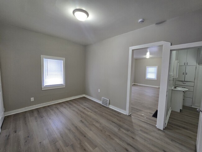 Building Photo - 406 Locust St