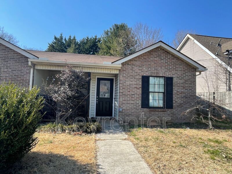 Foto principal - 2049 Countryhill Ln