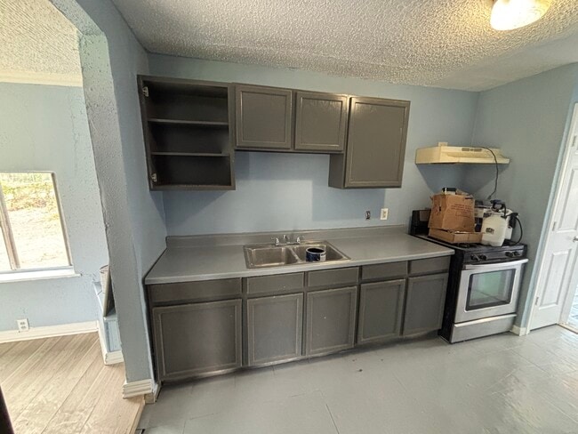 Kitchen - 4305 Kay Cir