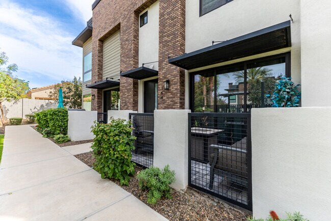 Foto del edificio - 164 E Lexington Ave