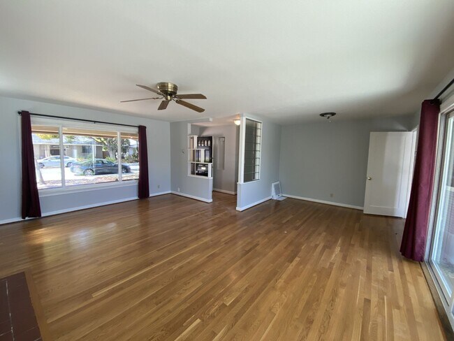 Foto del edificio - 112 Cypress Ave