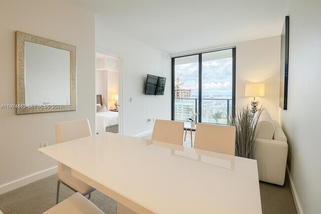 Foto del edificio - 501 NE 31st St