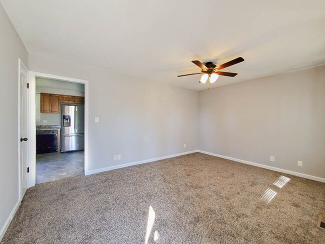 Building Photo - Pet Friendly Three Bedroom!