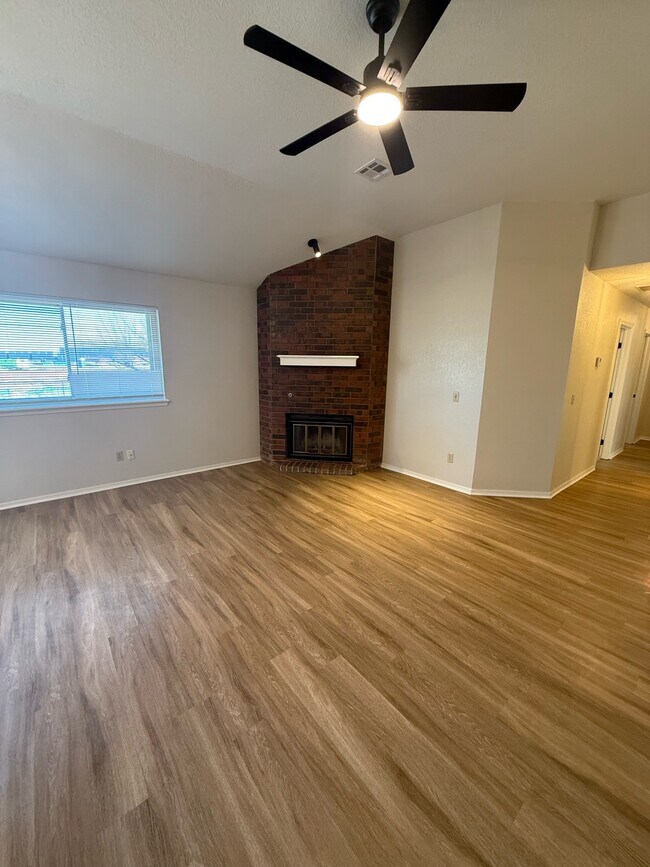 Building Photo - 8232 Wilshire Ridge Dr